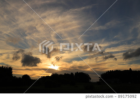 Sunset sky and sunset clouds 89175092