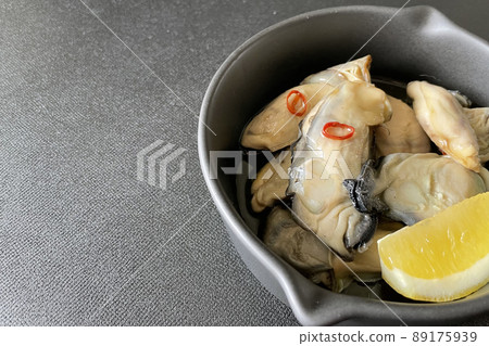 Ahijo_Oyster Ahijo and Lemon 89175939