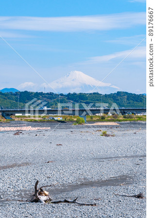 Mt. Fuji seen from Horai Bridge 89176667