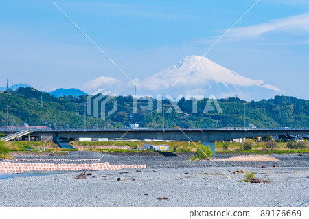 Mt. Fuji seen from Horai Bridge 89176669