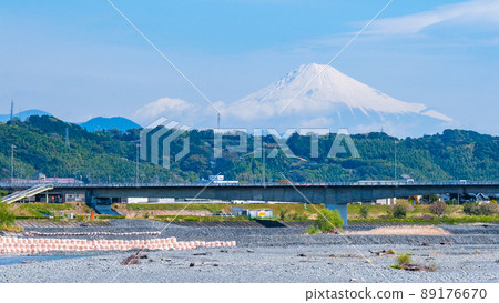Mt. Fuji seen from Horai Bridge 89176670
