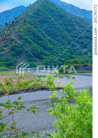 從蘆尾沙房水壩附近看上游,自然再生,初夏風景 從蘆尾沙房水壩附近看上游,自然再生,初夏風景 89176772