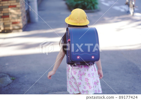 Shiny first grader. A shiny school bag. Shiny first grader. A shiny school bag. 89177424