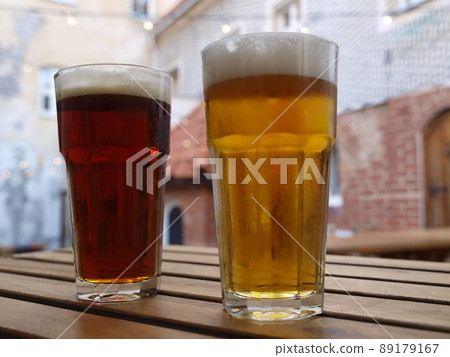 送餐前用啤酒敬酒 送餐前用啤酒敬酒 89179167