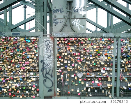Padlock to fulfill romance 89179243