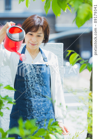 花壇澆水 89179341