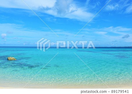 Okinawa Miyakojima Blue Sky and Sea (Photo: Sunayama Beach) Okinawa Miyakojima Blue Sky and Sea (Photo: Sunayama Beach) 89179541