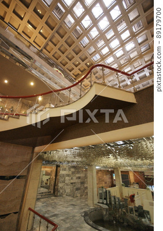 連接高麗酒店地下室的螺旋樓梯（朝鮮，平壤） 89179700