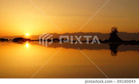 Amaharashi Coast Reflection 89180843