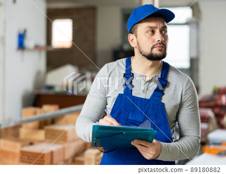 Qualified builder writes notes on a tablet 89180882