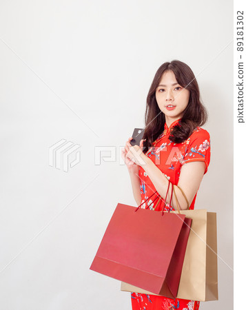 No. 1 Cheongsam Tradition Flag 袍躍底 白底女 以前寫的 Ichihando 信用卡，寫的 Ichiteki 購物袋 89181302