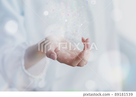 The palm of a woman who puts something on it The palm of a woman who puts something on it 89181539