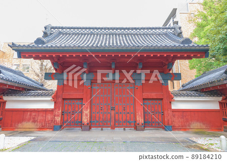 Important Cultural Property Former Kagayashiki Gomoridenmon (Akamon) Bunkyo-ku, Tokyo 89184210