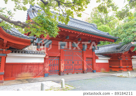 Important Cultural Property Former Kagayashiki Gomoridenmon (Akamon) Bunkyo-ku, Tokyo 89184211