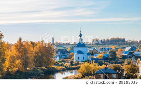 The ancient town of Suzdal in the evening. 89185039