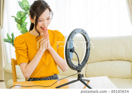 A young woman asking for a gift during delivery 89185654