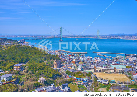 從淡路市眺望兵庫縣本州和淡路島的明石海峽大橋 89185969