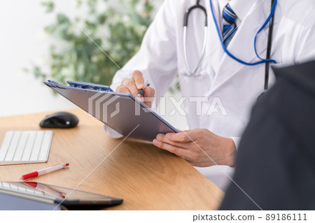 Medical image Doctor patient face-to-face Medical image Doctor patient face-to-face 89186111