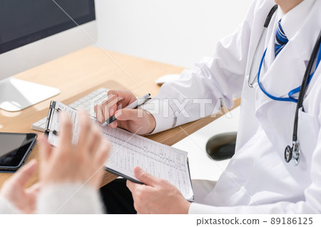 Medical image Doctor patient face-to-face Medical image Doctor patient face-to-face 89186125