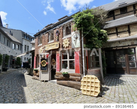 Belgium Durbuy cobblestone roads and private houses Belgium Durbuy cobblestone roads and private houses 89186465