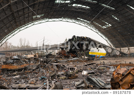 war destroyed on Ukraine airport by russian troops 89187878