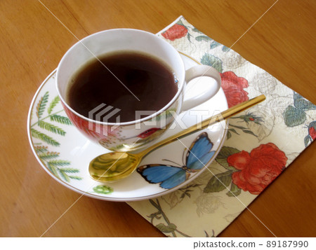 Beauty coffeecup standing on wooden table with dark tasty coffee Beauty coffeecup standing on wooden table with dark tasty coffee 89187990