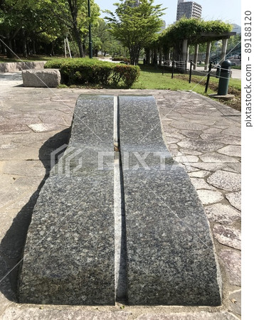 在春天的下午 89188120