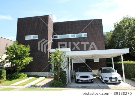 A beautiful, luxurious and stylish mansion with tiles in a calm atmosphere without utility poles that shine in the blue sky A beautiful, luxurious and stylish mansion with tiles in a calm atmosphere without utility poles that shine in the blue sky 89188270