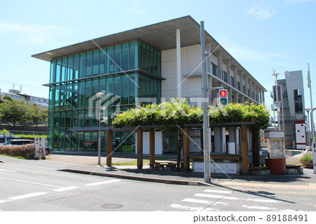Kobe Municipal Tarumi Fire Department Tarumi Fire Department with beautiful curtain wall and stylish design that shines in the blue sky Kobe Municipal Tarumi Fire Department Tarumi Fire Department with beautiful curtain wall and stylish design that shines in the blue sky 89188491