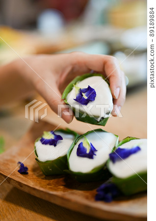 Delicious Thai pudding with coconut topping 89189884