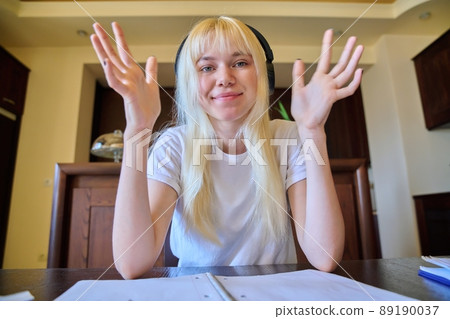 Teenage female student studying online at home 89190037