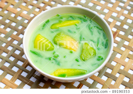 Rice flour pandan flavor with melon in coconut milk 89190353