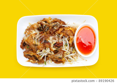 Crispy fried mussel pancake with bean sprout 89190426