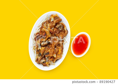 Crispy fried mussel pancake with bean sprout 89190427