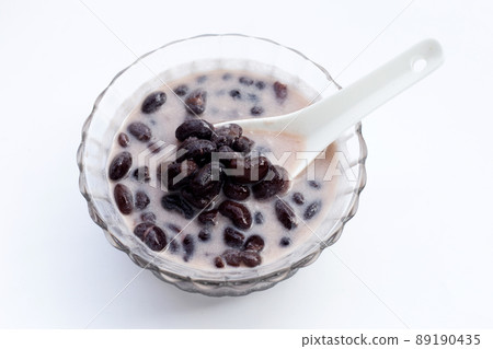 Black bean in sweet coconut milk with sticky rice 89190435