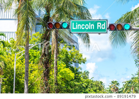 street sign Lincoln Road in Miami Beach, the famous central shopping mall street in the art deco district street sign Lincoln Road in Miami Beach, the famous central shopping mall street in the art deco district 89191479
