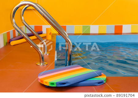 swimming foam pad put on edge of swimming pool for kids 89191704