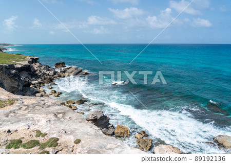 Punta Sur - Southernmost point of Isla Mujeres, Mexico. Beach with rocks on Caribbean sea 89192136