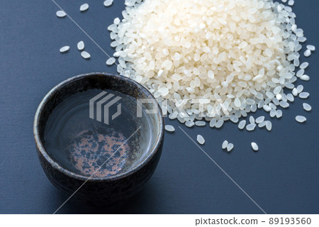Sake and rice in a choko 89193560