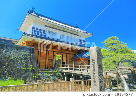 [Kagoshima Prefecture] Tsurumaru Castle under clear skies, Goromon (Kagoshima Castle) 89194577