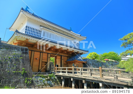 [Kagoshima Prefecture] Tsurumaru Castle under clear skies, Goromon (Kagoshima Castle) 89194578