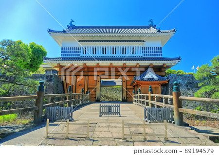 [Kagoshima Prefecture] Tsurumaru Castle under clear skies, Goromon (Kagoshima Castle) 89194579