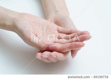 Female palm 89199738