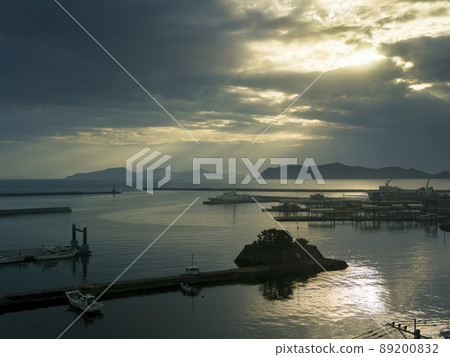 Fukue Island, Japan, where the Asahi shines from the clouds in Goto City, Nagasaki Prefecture Fukue Island, Japan, where the Asahi shines from the clouds in Goto City, Nagasaki Prefecture 89200832