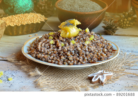 Kutya with wheat, walnuts and raisin.  89201688