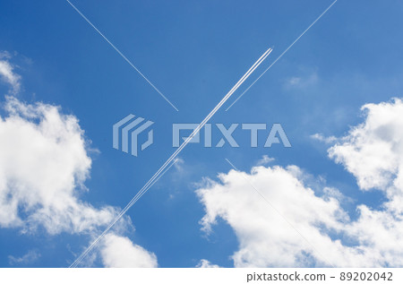 Blue sky. White clouds. Trace of the plane 89202042