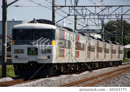 Limited Express Kusatsu on the Takasaki Line: Series 185 train 89203775