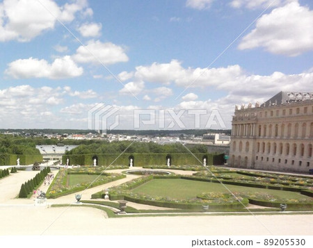 Palace of Versailles / Courtyard / Versailles, France Palace of Versailles / Courtyard / Versailles, France 89205530