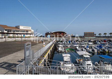 Mitsui Outlet Park Marine Pier Kobe 89207599