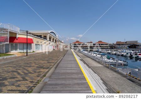 Title Mitsui Outlet Park Marinepia Kobe 89208217